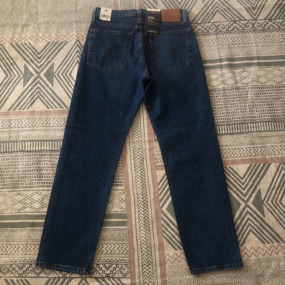 NEW Levi Wedgie Straight Jean. High Rise. Size 26. New With Tags. - Picture 8 of 10